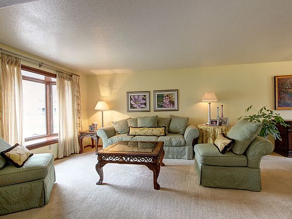 3rd image of 3259 Zinnia Ct