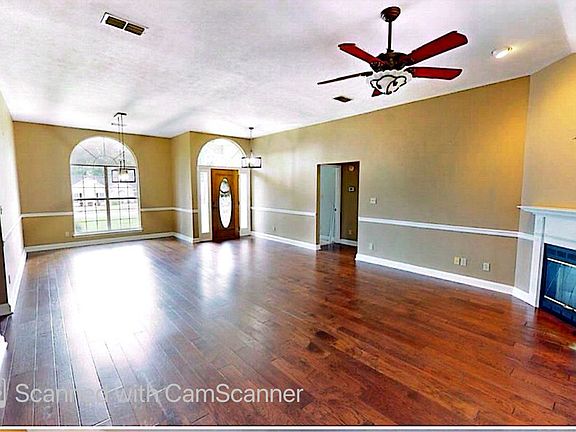 Living/dining area