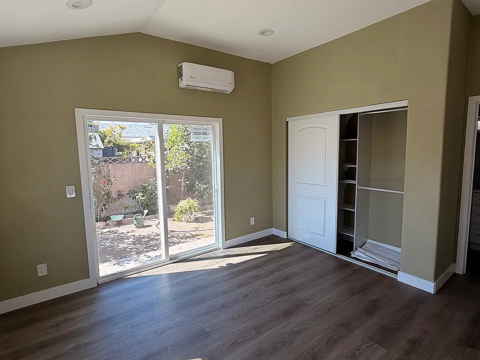5352 Santa Catalina Ave