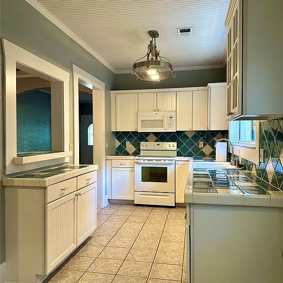 1209 E Comanche Ave — Photo 24