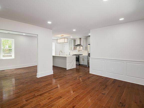 4th image of 711 E Phil Ellena St