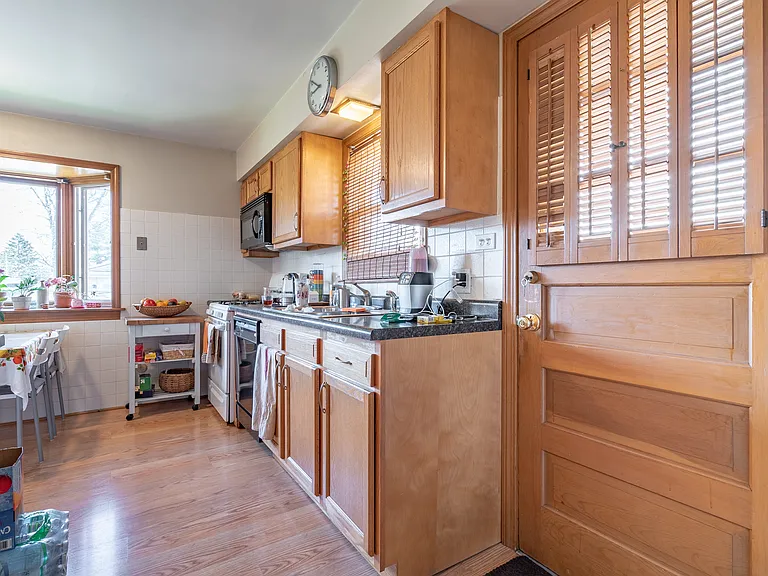 8209 W Wilson Ave — Photo 5