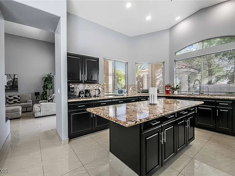 1400 Castle Crest Dr — Photo 21