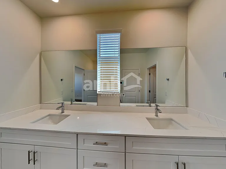 842 English Primrose St — Photo 10