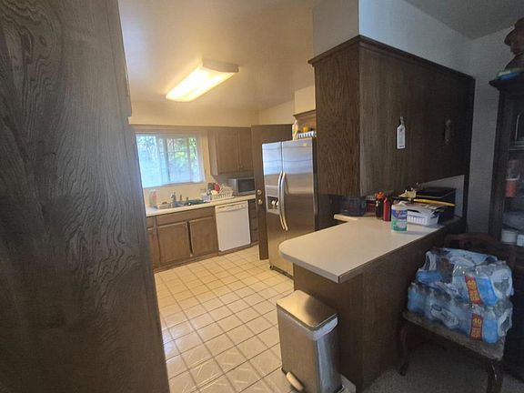 5th image of 1076 Sierra Madre Dr