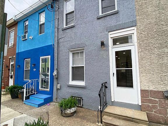 3rd image of 2052 E Rush St