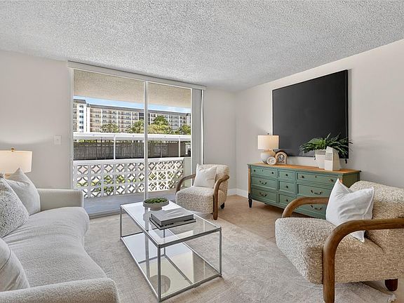 4th image of 9 Forbes Pl APT 112