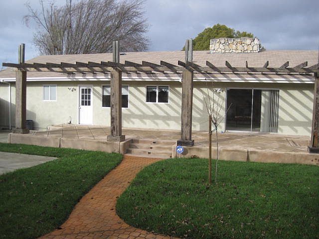 2nd image of 321 Pecan St