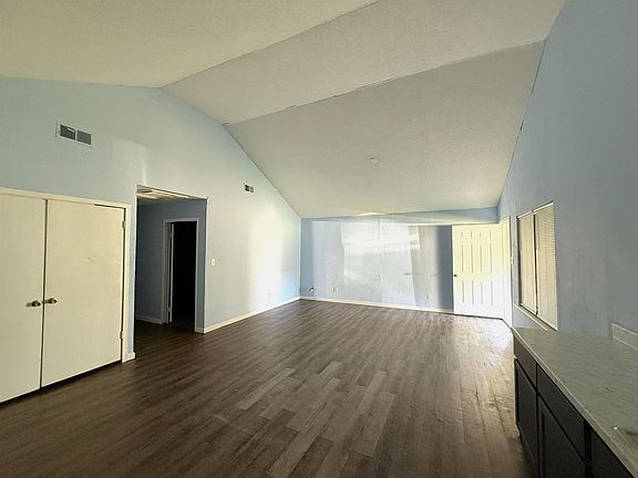 5th image of 2345 Shasta Ave
