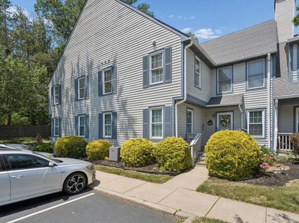 716 Westfield Dr, Riverton, NJ 08077