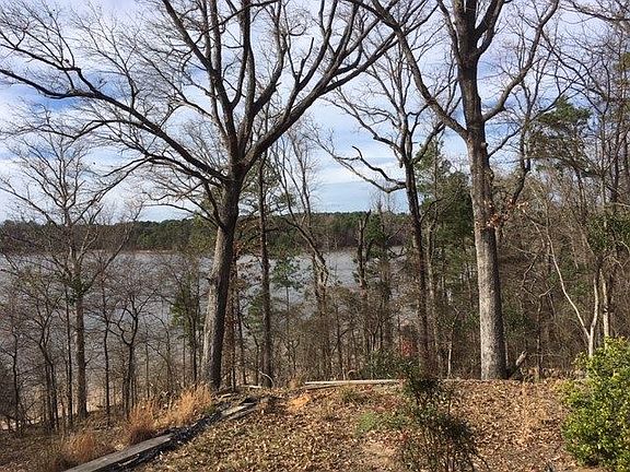 2nd image of 200 Lakeside Pl