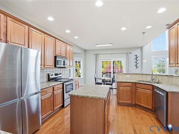 4th image of 904 Newsome Ct