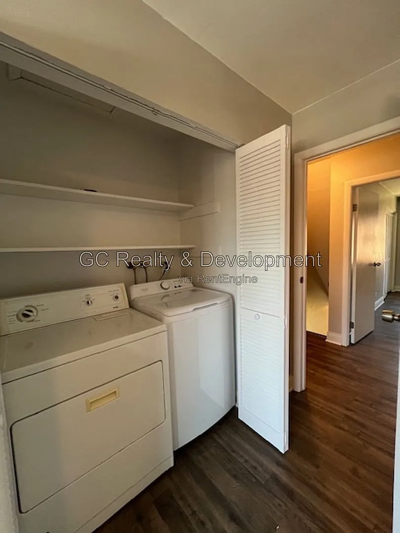 2 bed, 1.5 bath, 1100 sqft, $1,995 — Photo 3