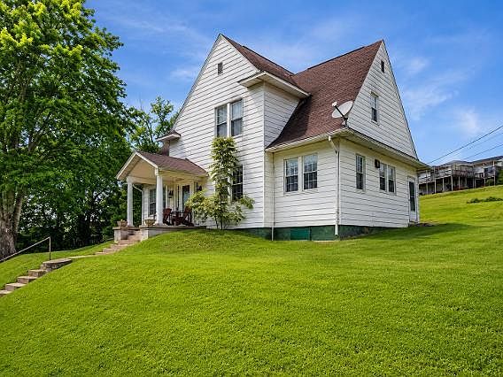 2nd image of 160 Maple Ave