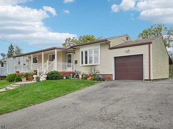 3rd image of 25 Lawrence Dr