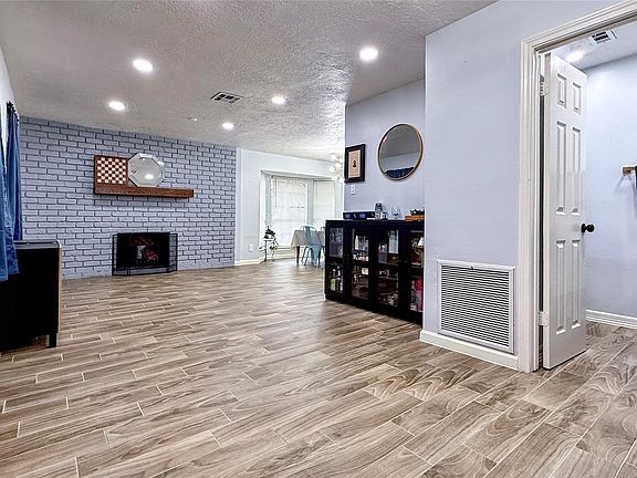 3rd image of 7531 Antoine Dr