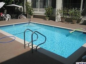 2nd image of 1305 N Columbus Ave Unit 306