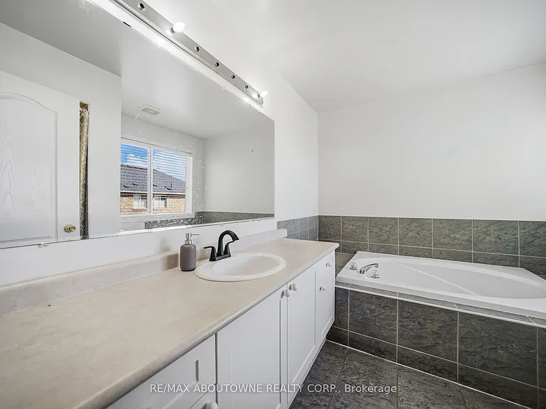 902 Gazley Cir — Photo 23