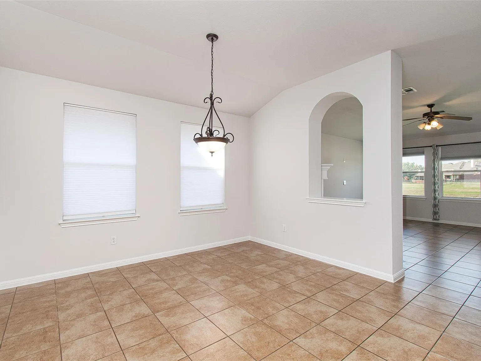 3 bed, 2.0 bath, 1898 sqft, $2,395 — Photo 3