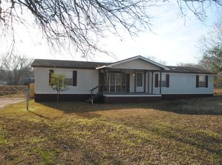 222 Wildflower Ln, Seguin, TX 78155