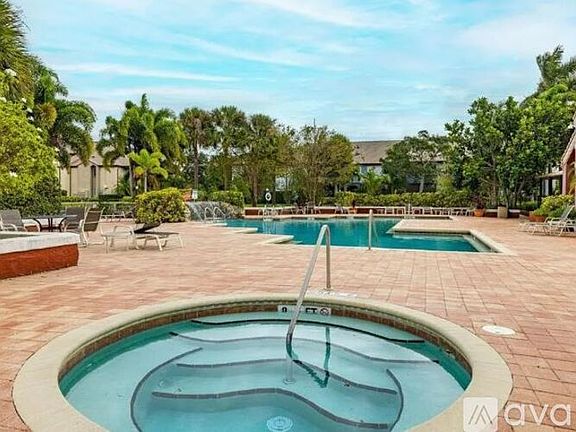 5th image of 10263 Gandy Blvd N APT 106