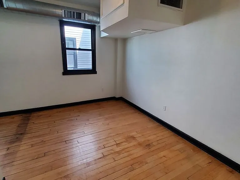 The Berm - 2001 10th Ave (24 Units Luxury Apartments) — Photo 7