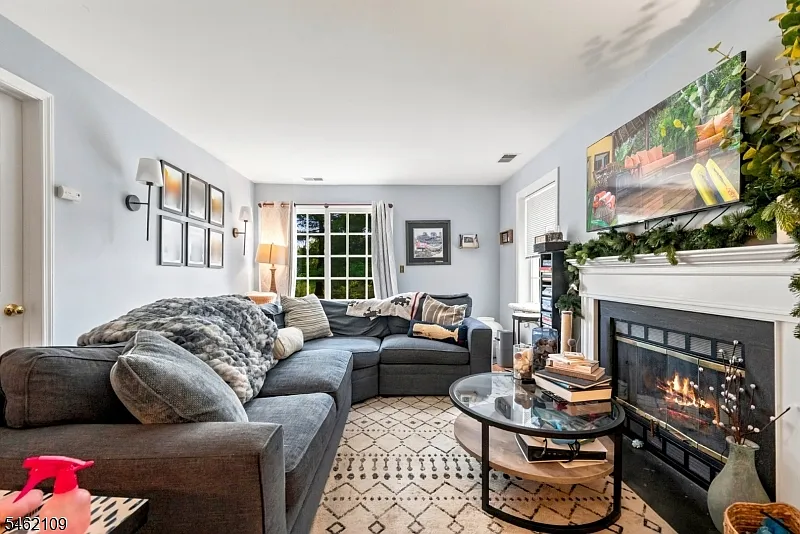 1 bed, 1.0 bath, $2,375 — Photo 3