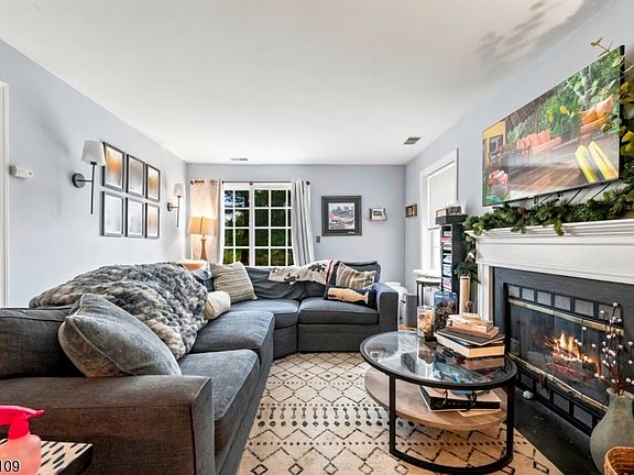 3rd image of 342 Potomac Dr #1A