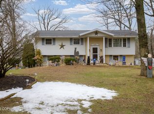 203 Beechwood Ln, Bath, PA 18014