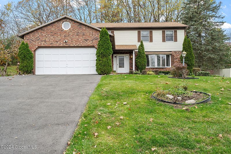 3rd image of 18 Redwood Drive