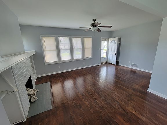 3rd image of 32 W Elza Ave