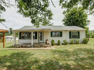 724 New Deal Potts Rd, Cottontown, TN 37048