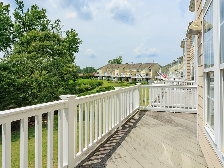 500 Monroe Point Dr — Photo 37