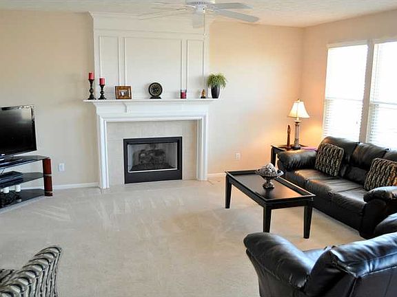 4th image of 560 Stafford Dr