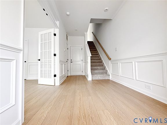 4th image of 2401 Flora Blvd