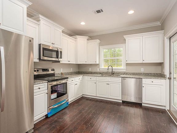 4th image of 132 Carolwoods Dr