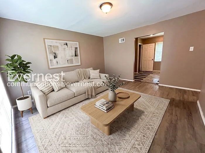 3 bed, 1.0 bath, 852 sqft, $1,295 — Photo 2