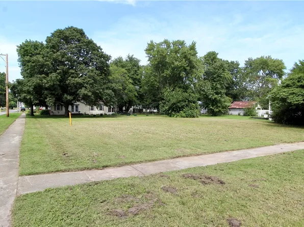 824 W Blackwood St, Sullivan, IL 61951
