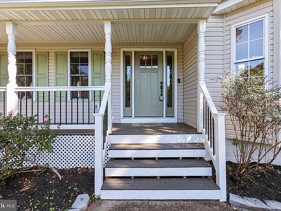3rd image of 89 Hamlin Dr