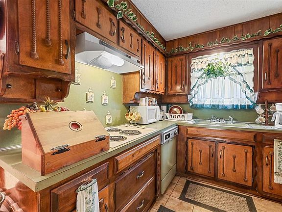 4th image of 2400 County Road 425a