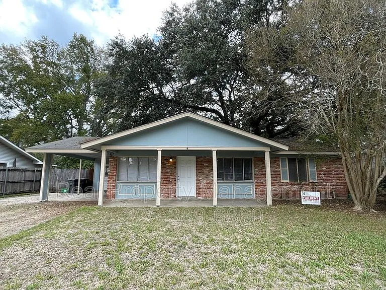 1875 Lombard Dr — Photo 1