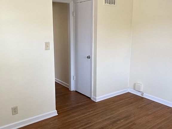 4th image of 4020 W Bancroft St #4