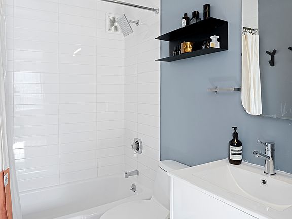 5th image of 45 W 67th St APT 10E