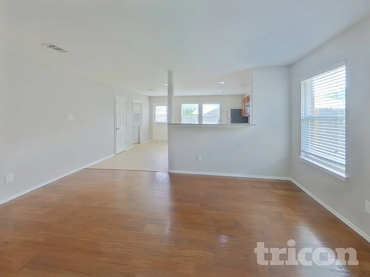 Building Photo - 429 Sandy Creek Dr