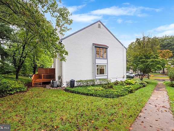 3rd image of 10046 Beacon Pond Ln