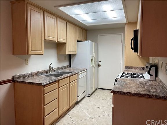 4th image of 1110 Strawberry Ln