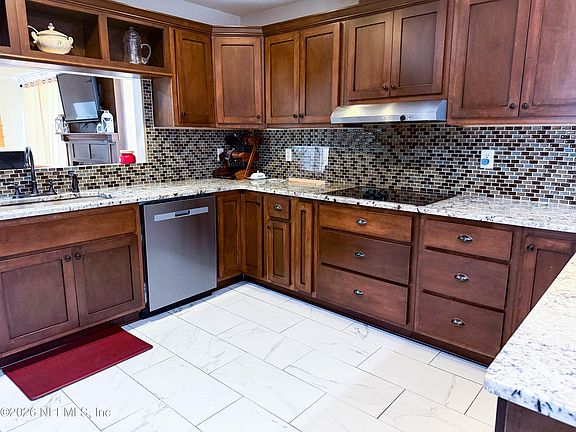 5th image of 15809 NE 15TH Place
