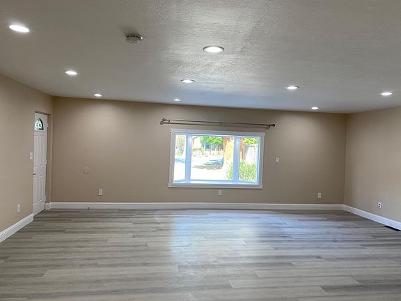 2nd image of 1811 Park Ave