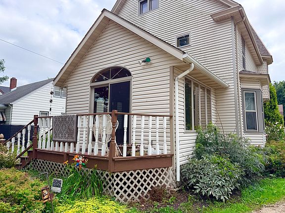 4th image of 415 E 4th St