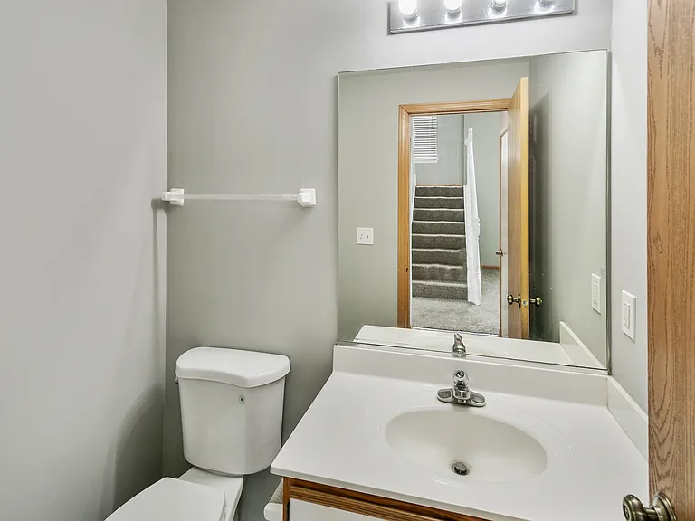 678 Zachary Dr — Photo 17